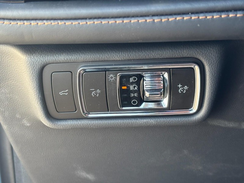 Lincoln Aviator Vehicle Full-screen Gallery Image 21