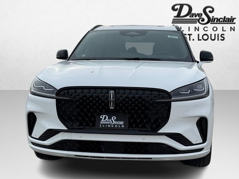 Lincoln Aviator Vehicle Full-screen Gallery Image 02