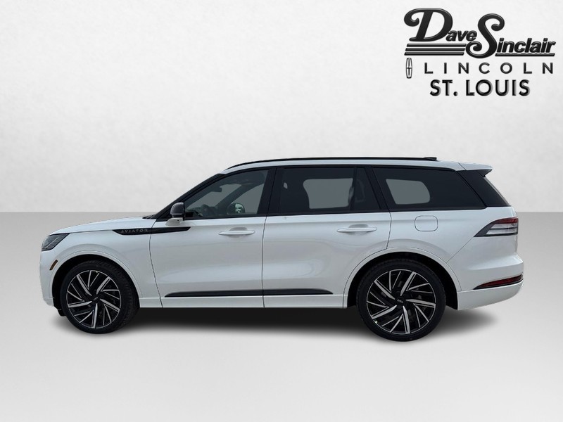 Lincoln Aviator Vehicle Full-screen Gallery Image 07