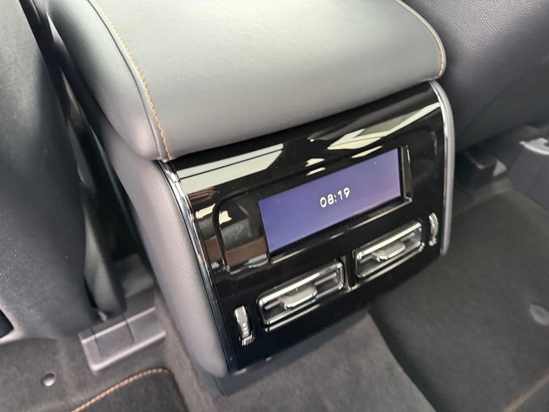 Lincoln Aviator Vehicle Full-screen Gallery Image 13