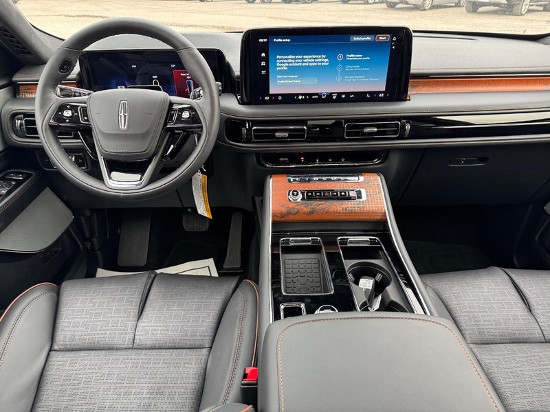 Lincoln Aviator Vehicle Full-screen Gallery Image 14