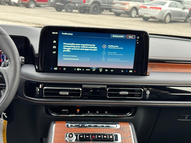 Lincoln Aviator Vehicle Full-screen Gallery Image 16