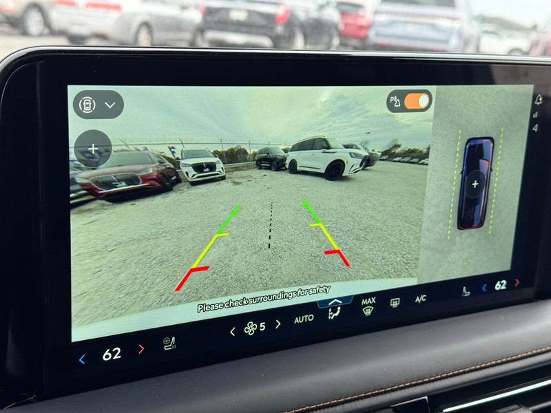 Lincoln Aviator Vehicle Full-screen Gallery Image 24