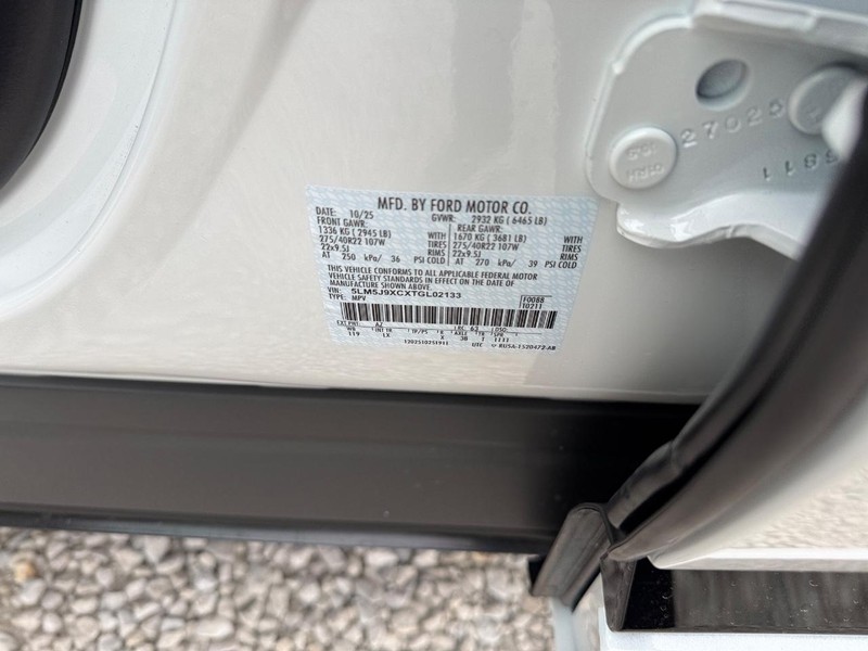 Lincoln Aviator Vehicle Full-screen Gallery Image 25