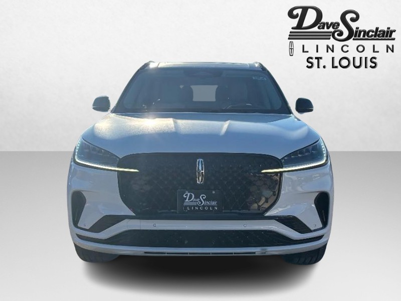 Lincoln Aviator Vehicle Full-screen Gallery Image 02