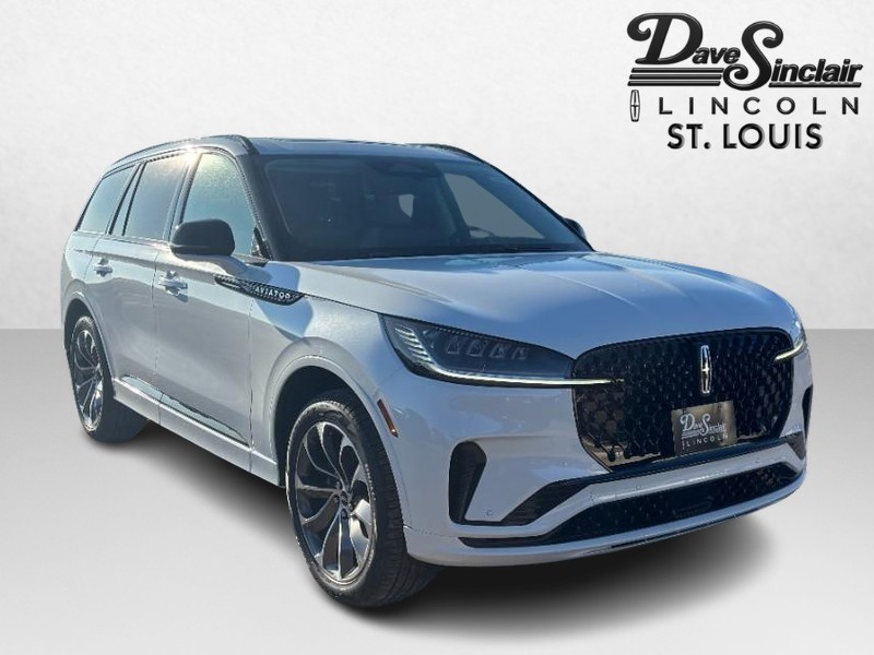 Lincoln Aviator Vehicle Full-screen Gallery Image 03