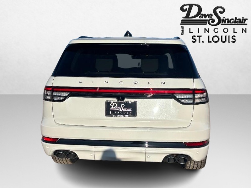 Lincoln Aviator Vehicle Full-screen Gallery Image 06