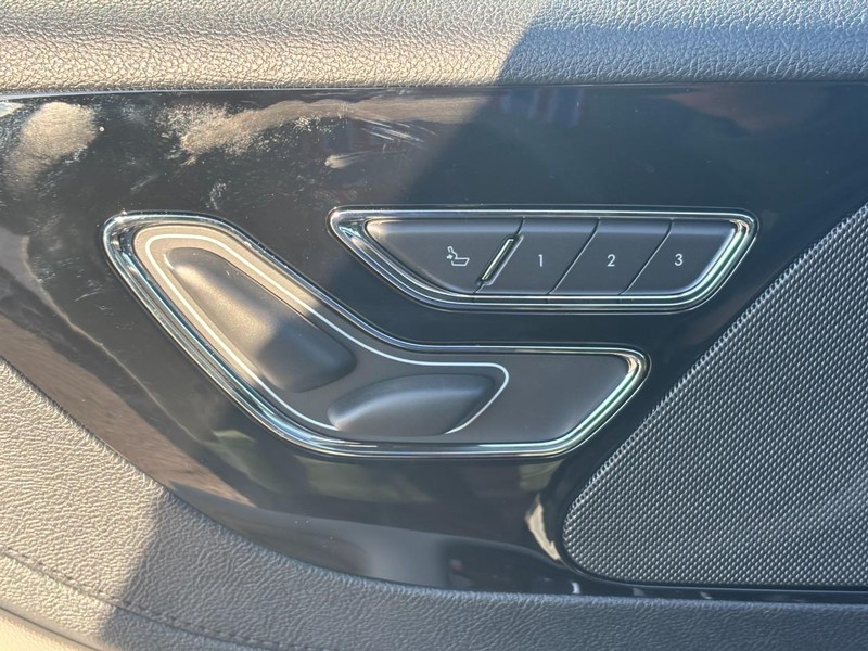 Lincoln Aviator Vehicle Full-screen Gallery Image 19