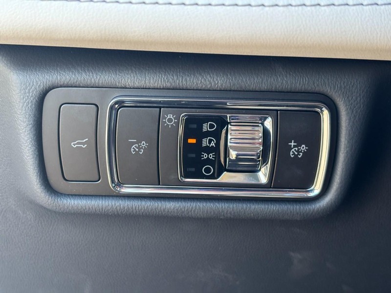 Lincoln Aviator Vehicle Full-screen Gallery Image 21