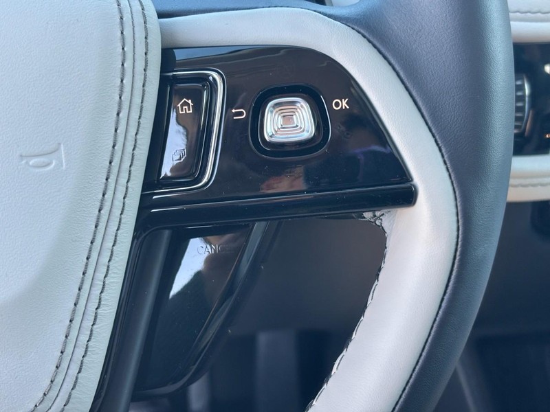 Lincoln Aviator Vehicle Full-screen Gallery Image 23