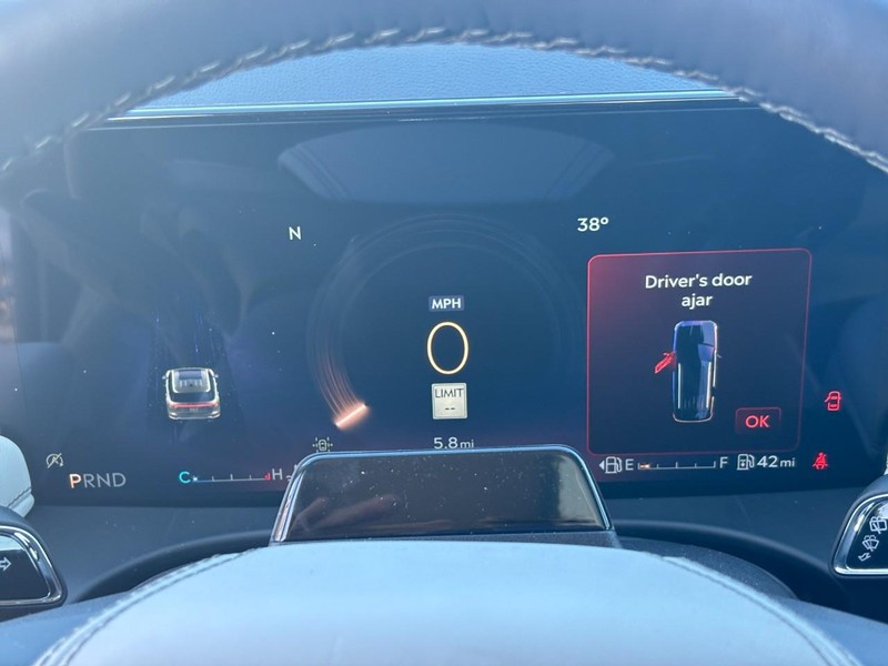 Lincoln Aviator Vehicle Full-screen Gallery Image 25