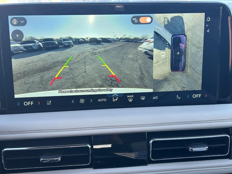 Lincoln Aviator Vehicle Full-screen Gallery Image 27