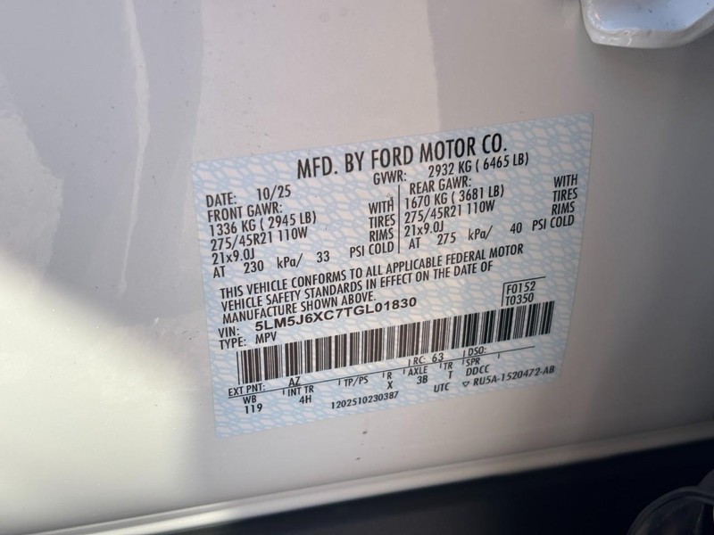 Lincoln Aviator Vehicle Full-screen Gallery Image 30