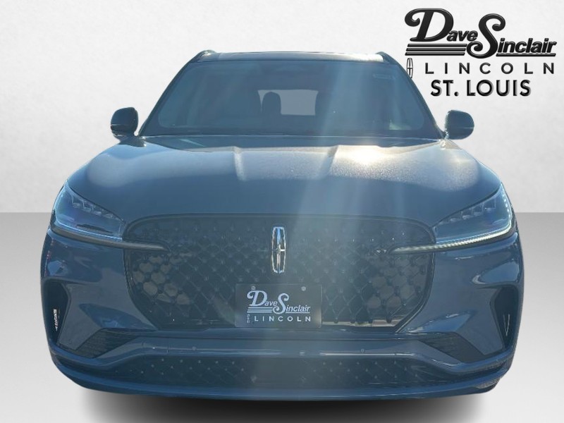 Lincoln Aviator Vehicle Full-screen Gallery Image 02