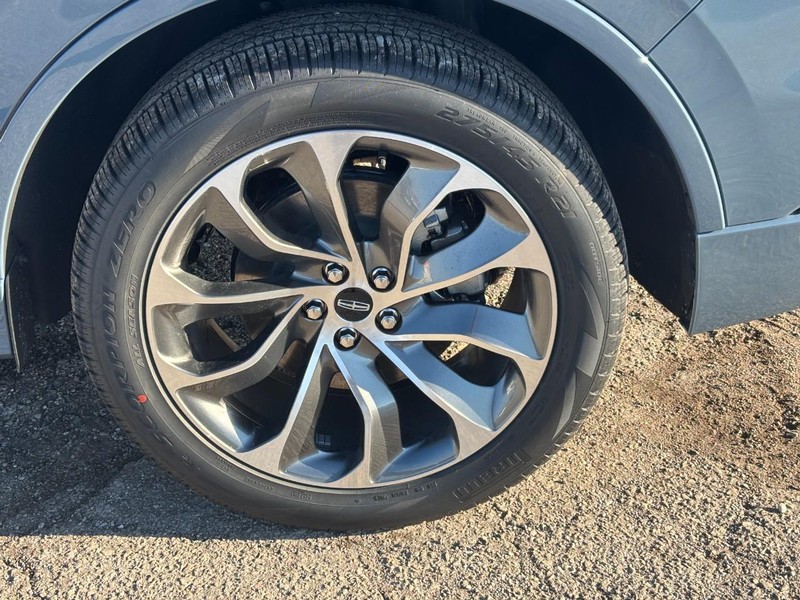 Lincoln Aviator Vehicle Full-screen Gallery Image 11