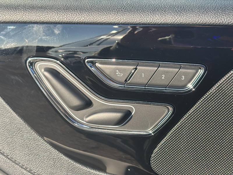 Lincoln Aviator Vehicle Full-screen Gallery Image 20