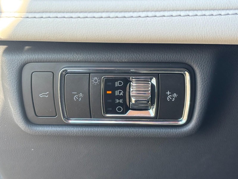 Lincoln Aviator Vehicle Full-screen Gallery Image 21