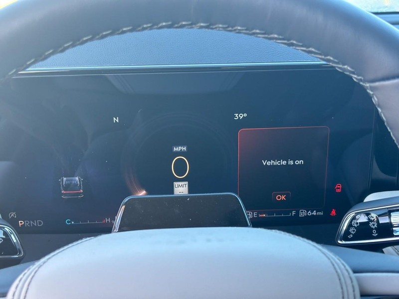 Lincoln Aviator Vehicle Full-screen Gallery Image 25