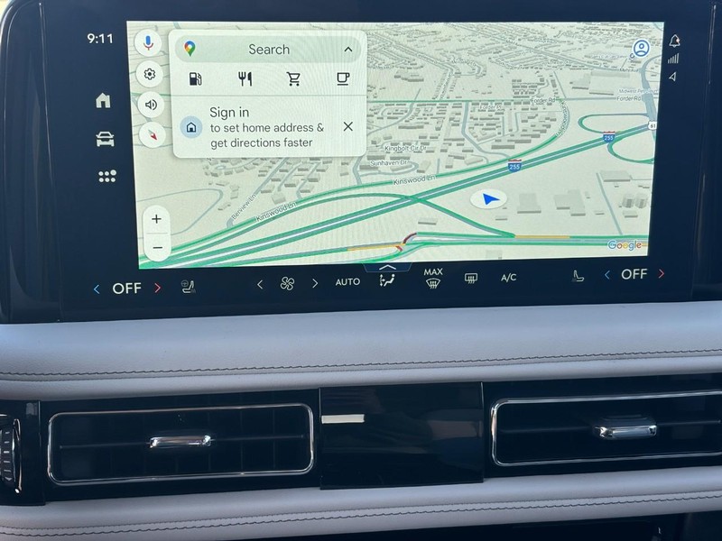 Lincoln Aviator Vehicle Full-screen Gallery Image 28