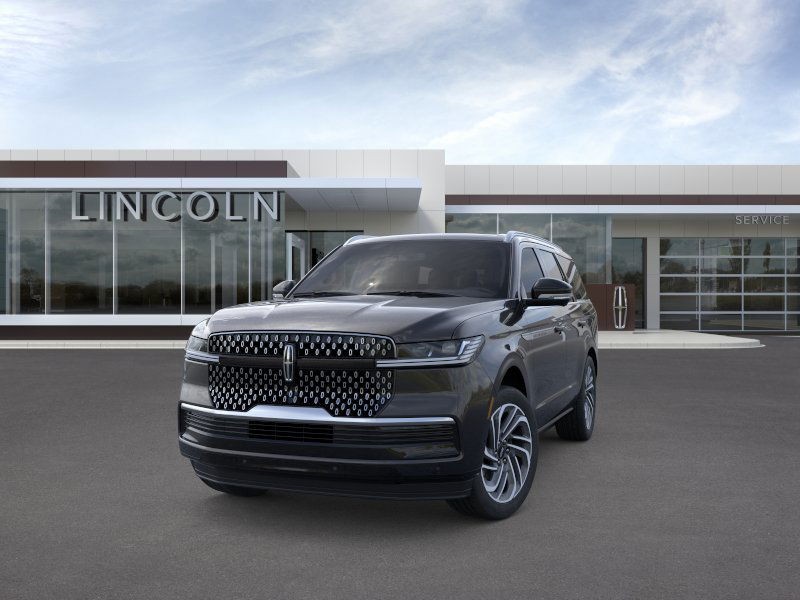 Lincoln Navigator Vehicle Full-screen Gallery Image 02