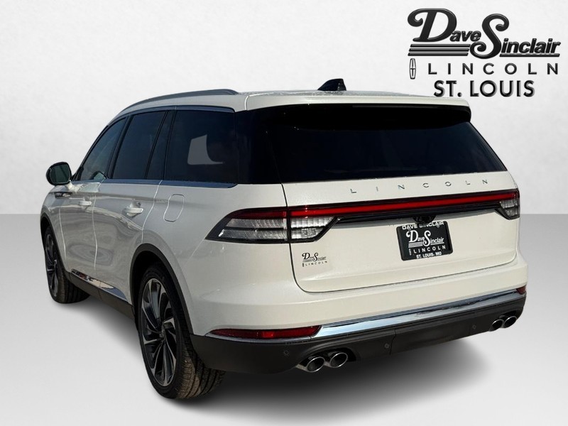 Lincoln Aviator Vehicle Full-screen Gallery Image 07