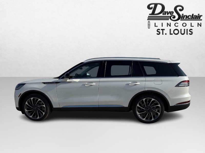 Lincoln Aviator Vehicle Full-screen Gallery Image 09