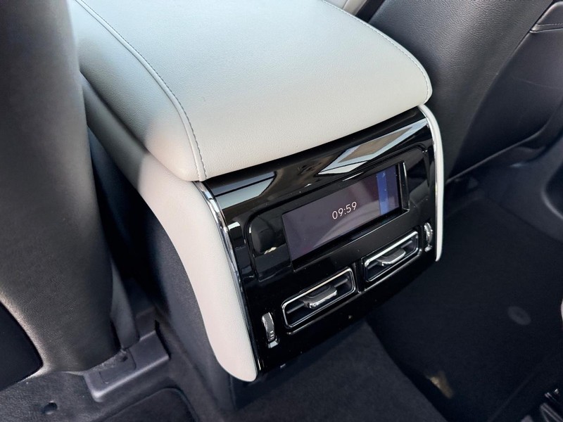 Lincoln Aviator Vehicle Full-screen Gallery Image 13