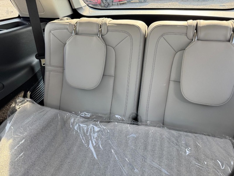 Lincoln Aviator Vehicle Full-screen Gallery Image 14