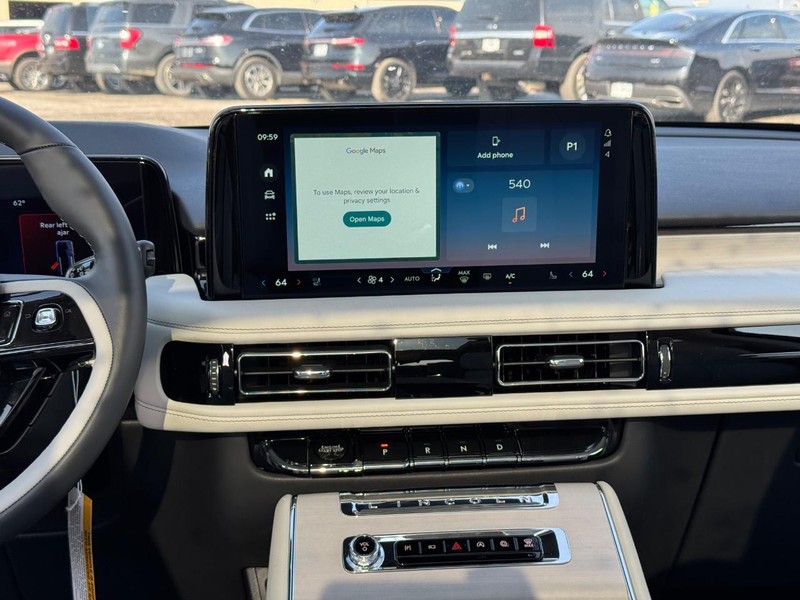 Lincoln Aviator Vehicle Full-screen Gallery Image 17