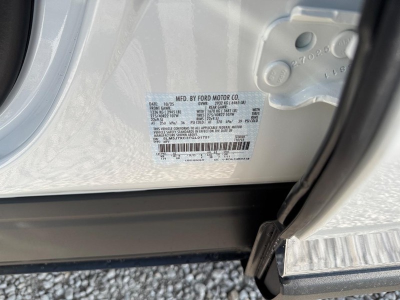 Lincoln Aviator Vehicle Full-screen Gallery Image 27