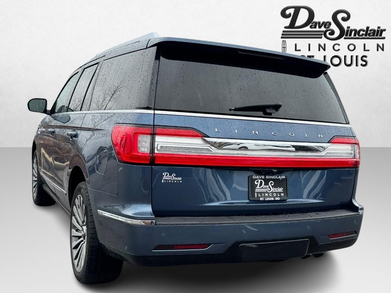 Lincoln Navigator Vehicle Full-screen Gallery Image 07