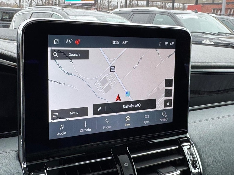 Lincoln Navigator Vehicle Full-screen Gallery Image 24