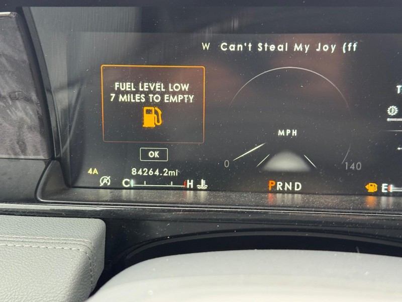 Lincoln Navigator Vehicle Full-screen Gallery Image 26