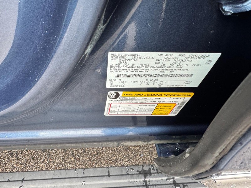 Lincoln Navigator Vehicle Full-screen Gallery Image 27