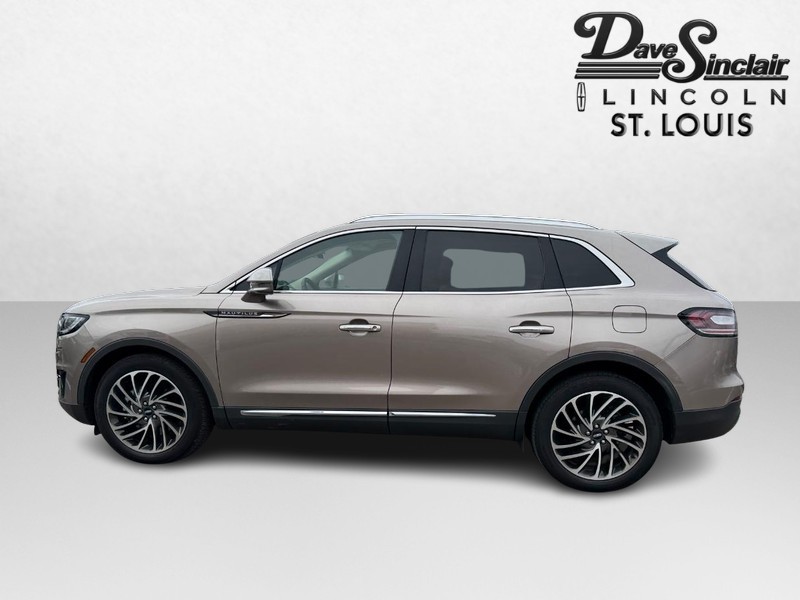 Lincoln Nautilus Vehicle Full-screen Gallery Image 09