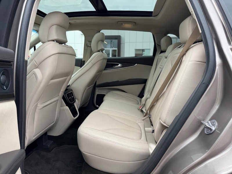 Lincoln Nautilus Vehicle Full-screen Gallery Image 11