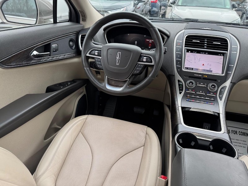 Lincoln Nautilus Vehicle Full-screen Gallery Image 13