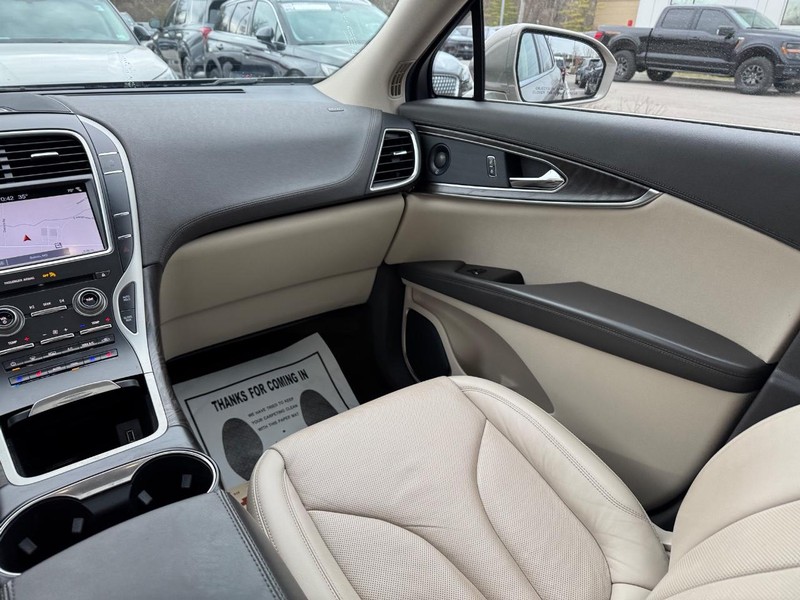 Lincoln Nautilus Vehicle Full-screen Gallery Image 15