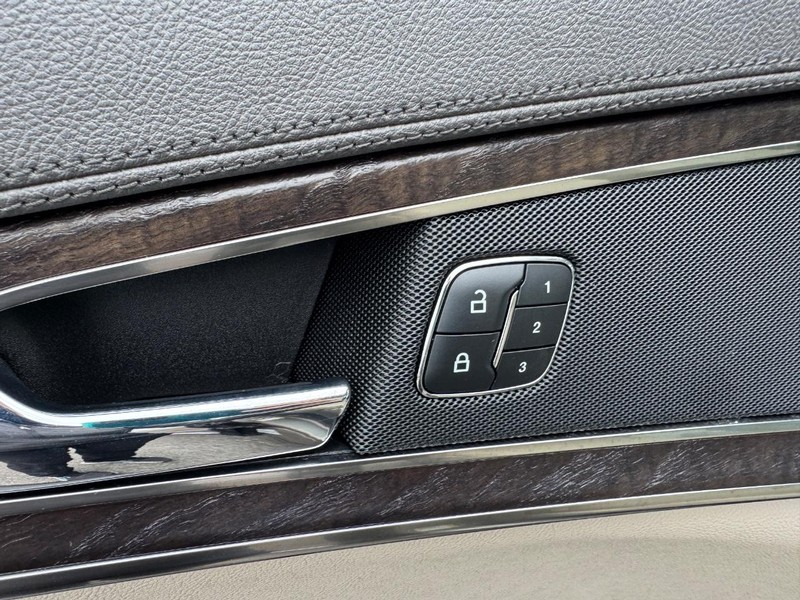 Lincoln Nautilus Vehicle Full-screen Gallery Image 18