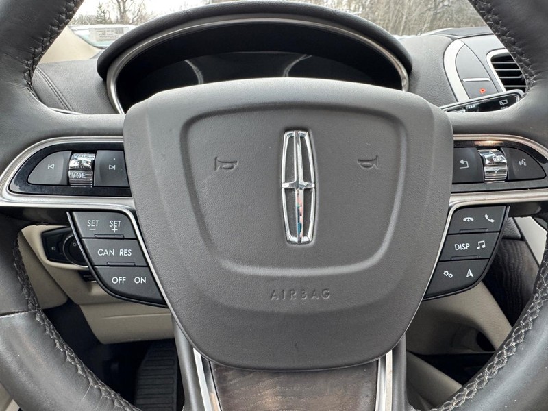 Lincoln Nautilus Vehicle Full-screen Gallery Image 19