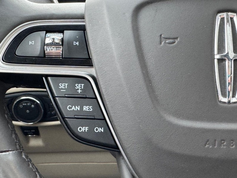 Lincoln Nautilus Vehicle Full-screen Gallery Image 20