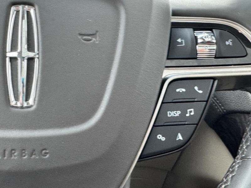 Lincoln Nautilus Vehicle Full-screen Gallery Image 21