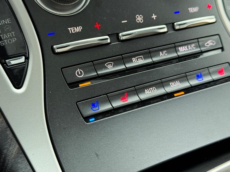 Lincoln Nautilus Vehicle Full-screen Gallery Image 23