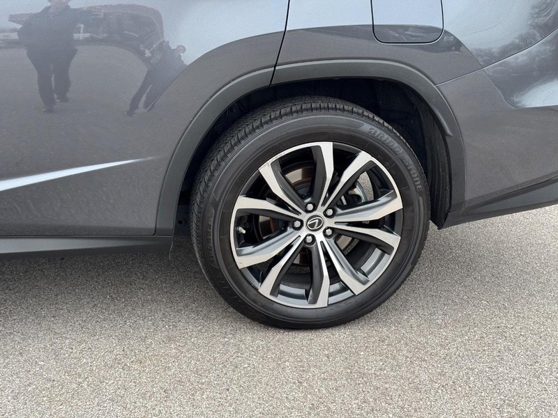 Lexus RX Vehicle Full-screen Gallery Image 10