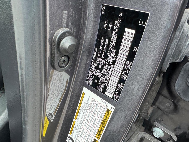 Lexus RX Vehicle Full-screen Gallery Image 25