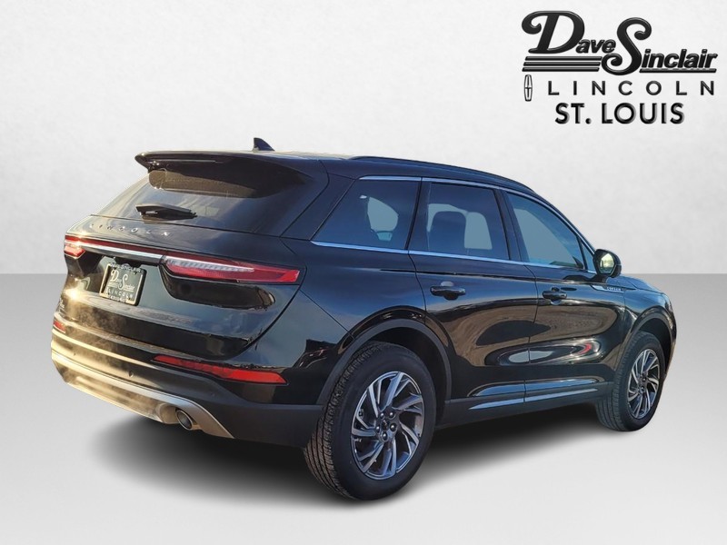 Lincoln Corsair Vehicle Full-screen Gallery Image 05