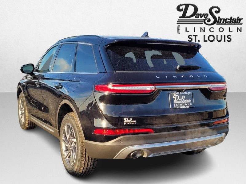 Lincoln Corsair Vehicle Full-screen Gallery Image 07