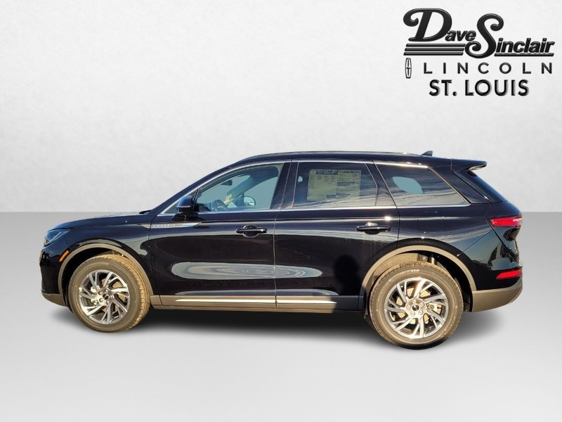 Lincoln Corsair Vehicle Full-screen Gallery Image 09