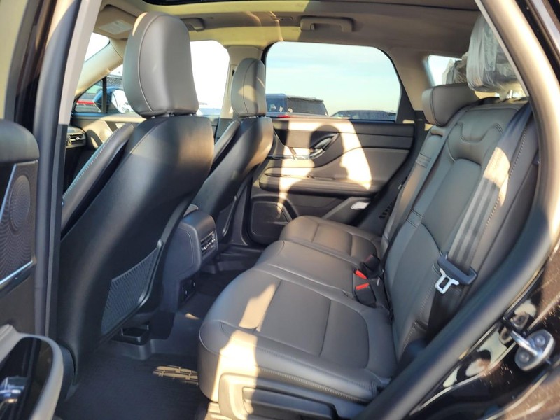 Lincoln Corsair Vehicle Full-screen Gallery Image 11