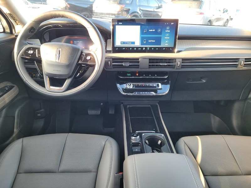 Lincoln Corsair Vehicle Full-screen Gallery Image 13